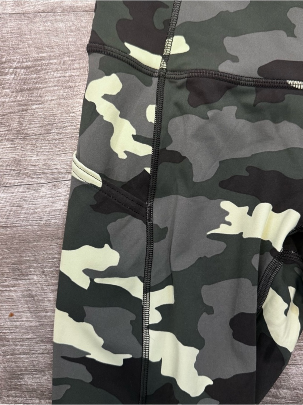 Lululemon Fast & Free Tight Heritage 365 Camo Crispin Green Nulux Ankle Sz. 4 - Picture 6 of 9